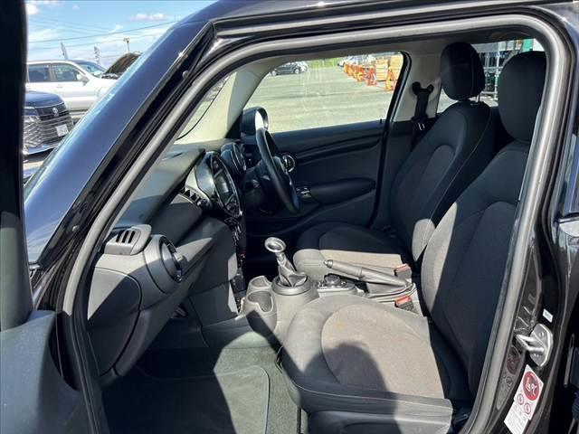 MINI ワン 純正ナビ/BT/ラジオ 運転席シートリフター エンジンスタートボタン アイドリングストップ ヘッドライトレベライザー 電格ミラー USBポート ETC アクセサリーソケット フォグライト(17枚目)