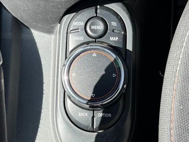 MINI ワン 純正ナビ/BT/ラジオ 運転席シートリフター エンジンスタートボタン アイドリングストップ ヘッドライトレベライザー 電格ミラー USBポート ETC アクセサリーソケット フォグライト(30枚目)