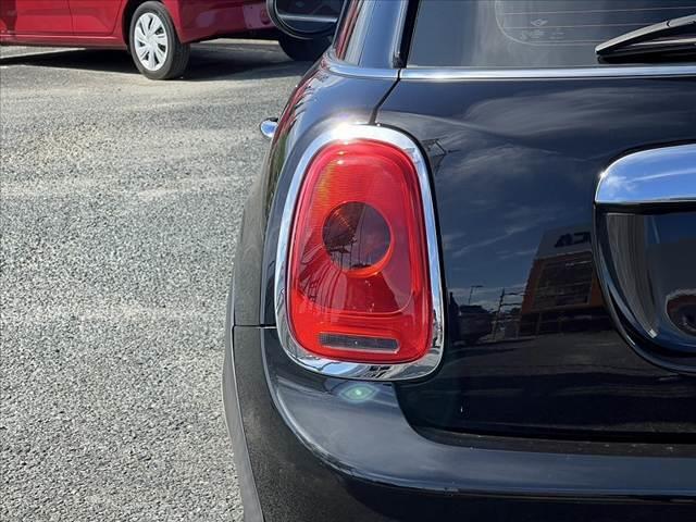 MINI ワン 純正ナビ/BT/ラジオ 運転席シートリフター エンジンスタートボタン アイドリングストップ ヘッドライトレベライザー 電格ミラー USBポート ETC アクセサリーソケット フォグライト(39枚目)