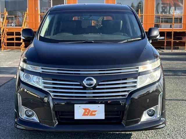 エルグランド ２５０ハイウェイスター　純正ナビ／Ｂｌｕｅｔｏｏｔｈ　フリップダウンＭ　両側電動スライド　スマートキー　ＥＴＣ　オットマン　アラウンドビュー　１００Ｖ電源　Ｐガラス　ステリモ　電動格納ミラー　革巻きステア　合皮シート（9枚目）