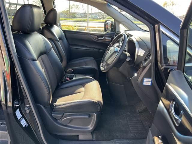 エルグランド ２５０ハイウェイスター　純正ナビ／Ｂｌｕｅｔｏｏｔｈ　フリップダウンＭ　両側電動スライド　スマートキー　ＥＴＣ　オットマン　アラウンドビュー　１００Ｖ電源　Ｐガラス　ステリモ　電動格納ミラー　革巻きステア　合皮シート（16枚目）