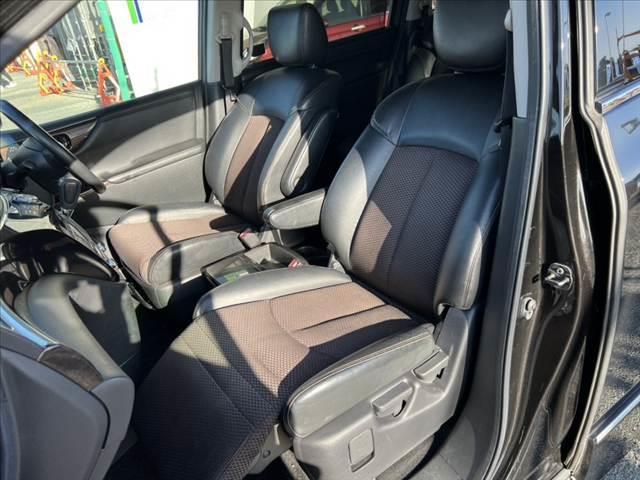 エルグランド ２５０ハイウェイスター　純正ナビ／Ｂｌｕｅｔｏｏｔｈ　フリップダウンＭ　両側電動スライド　スマートキー　ＥＴＣ　オットマン　アラウンドビュー　１００Ｖ電源　Ｐガラス　ステリモ　電動格納ミラー　革巻きステア　合皮シート（27枚目）