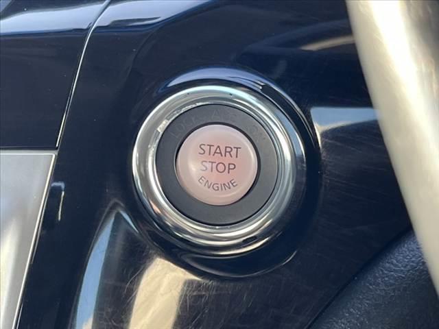 エルグランド ２５０ハイウェイスター　純正ナビ／Ｂｌｕｅｔｏｏｔｈ　フリップダウンＭ　両側電動スライド　スマートキー　ＥＴＣ　オットマン　アラウンドビュー　１００Ｖ電源　Ｐガラス　ステリモ　電動格納ミラー　革巻きステア　合皮シート（40枚目）