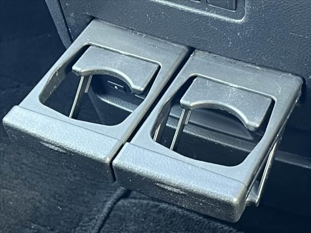 エルグランド ２５０ハイウェイスター　純正ナビ／Ｂｌｕｅｔｏｏｔｈ　フリップダウンＭ　両側電動スライド　スマートキー　ＥＴＣ　オットマン　アラウンドビュー　１００Ｖ電源　Ｐガラス　ステリモ　電動格納ミラー　革巻きステア　合皮シート（42枚目）