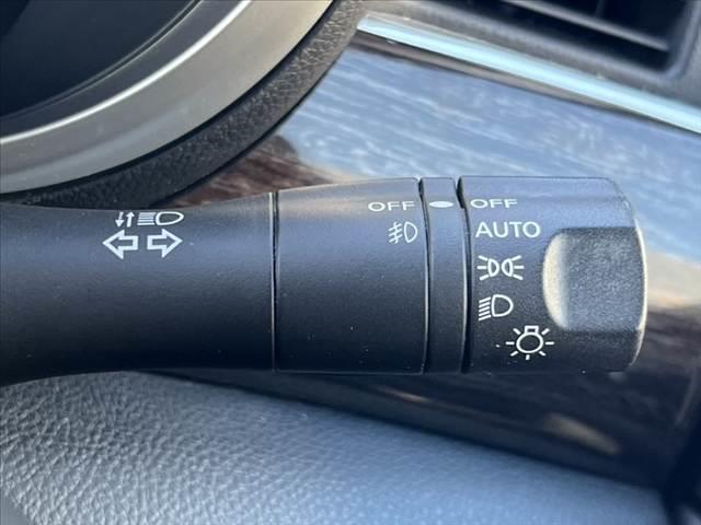 エルグランド ２５０ハイウェイスター　純正ナビ／Ｂｌｕｅｔｏｏｔｈ　フリップダウンＭ　両側電動スライド　スマートキー　ＥＴＣ　オットマン　アラウンドビュー　１００Ｖ電源　Ｐガラス　ステリモ　電動格納ミラー　革巻きステア　合皮シート（46枚目）