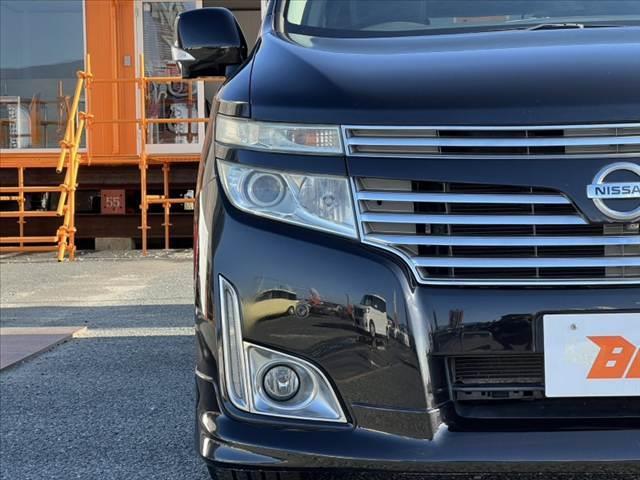 エルグランド ２５０ハイウェイスター　純正ナビ／Ｂｌｕｅｔｏｏｔｈ　フリップダウンＭ　両側電動スライド　スマートキー　ＥＴＣ　オットマン　アラウンドビュー　１００Ｖ電源　Ｐガラス　ステリモ　電動格納ミラー　革巻きステア　合皮シート（50枚目）