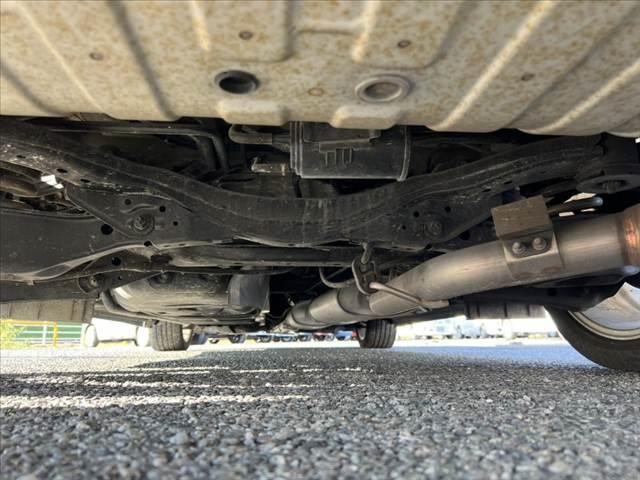 エルグランド ２５０ハイウェイスター　純正ナビ／Ｂｌｕｅｔｏｏｔｈ　フリップダウンＭ　両側電動スライド　スマートキー　ＥＴＣ　オットマン　アラウンドビュー　１００Ｖ電源　Ｐガラス　ステリモ　電動格納ミラー　革巻きステア　合皮シート（61枚目）