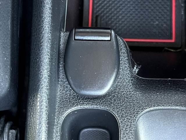 ノート ニスモ　ＬＥＤヘッドライト　スポーツシート　スーパーチャージャー　柿本改マフラー　社外ナビ／フルセグ／ＤＶＤ／ＢＴ　Ｂモニター　ＥＴＣ　Ｐスタート　インテリキー×２　アイドリングストップ　Ａライト　フォグ（30枚目）