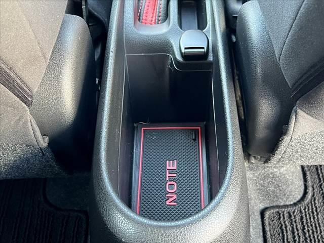 ノート ニスモ　ＬＥＤヘッドライト　スポーツシート　スーパーチャージャー　柿本改マフラー　社外ナビ／フルセグ／ＤＶＤ／ＢＴ　Ｂモニター　ＥＴＣ　Ｐスタート　インテリキー×２　アイドリングストップ　Ａライト　フォグ（37枚目）