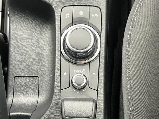 デミオ １３Ｓ　中期　マツダコネクトナビ／Ｂｌｕｅｔｏｏｔｈ　ＣＤ／ＤＶＤ　Ａストップ　スマートブレーキサポ　Ｐガラス　ステリモ　電動格納ミラー　Ｐスタート　スマートキー（6枚目）