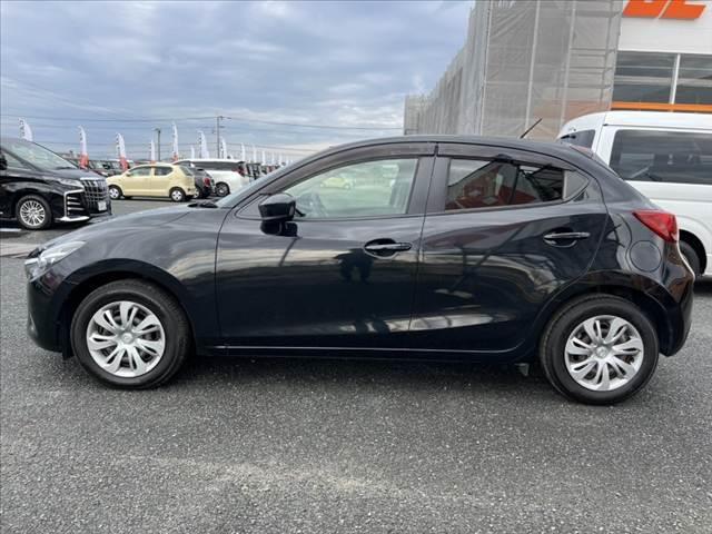 デミオ １３Ｓ　中期　マツダコネクトナビ／Ｂｌｕｅｔｏｏｔｈ　ＣＤ／ＤＶＤ　Ａストップ　スマートブレーキサポ　Ｐガラス　ステリモ　電動格納ミラー　Ｐスタート　スマートキー（11枚目）