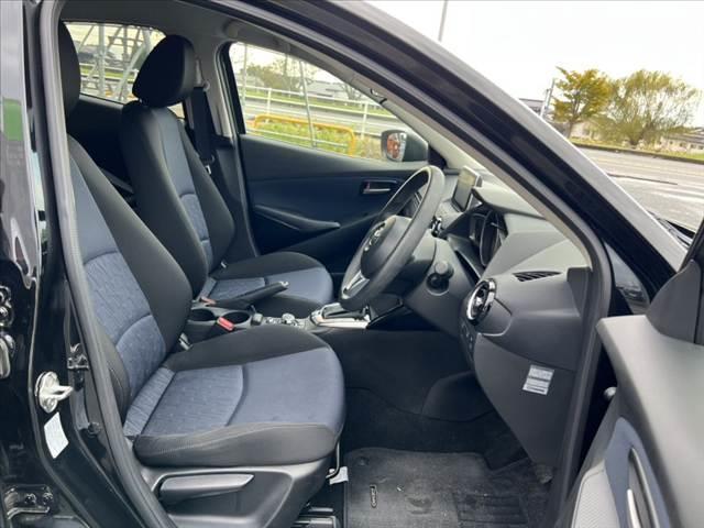 デミオ １３Ｓ　中期　マツダコネクトナビ／Ｂｌｕｅｔｏｏｔｈ　ＣＤ／ＤＶＤ　Ａストップ　スマートブレーキサポ　Ｐガラス　ステリモ　電動格納ミラー　Ｐスタート　スマートキー（16枚目）