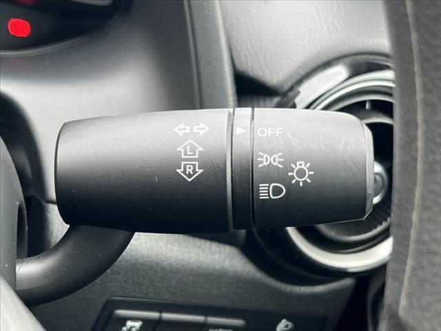 デミオ １３Ｓ　中期　マツダコネクトナビ／Ｂｌｕｅｔｏｏｔｈ　ＣＤ／ＤＶＤ　Ａストップ　スマートブレーキサポ　Ｐガラス　ステリモ　電動格納ミラー　Ｐスタート　スマートキー（39枚目）