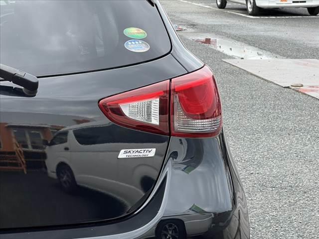 デミオ １３Ｓ　中期　マツダコネクトナビ／Ｂｌｕｅｔｏｏｔｈ　ＣＤ／ＤＶＤ　Ａストップ　スマートブレーキサポ　Ｐガラス　ステリモ　電動格納ミラー　Ｐスタート　スマートキー（49枚目）