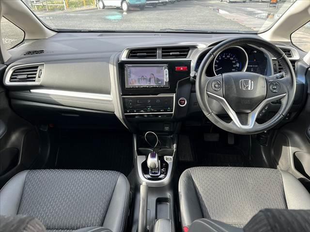 フィットハイブリッド Ｌパッケージ　純正ナビ　地デジ　ＤＶＤ　ＢＴ　ＬＥＤヘッドライト　バックモニター　クルーズコントロール　ステリモ　スマートキー　プッシュスタート　ハーフレザーシート　オートライト　シートリフター　チルトステアリング（2枚目）