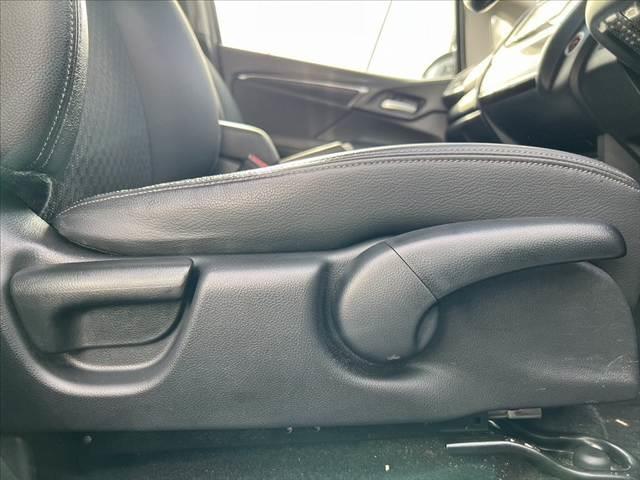 フィットハイブリッド Ｌパッケージ　純正ナビ　地デジ　ＤＶＤ　ＢＴ　ＬＥＤヘッドライト　バックモニター　クルーズコントロール　ステリモ　スマートキー　プッシュスタート　ハーフレザーシート　オートライト　シートリフター　チルトステアリング（35枚目）