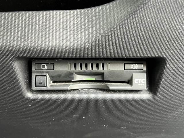 アクア Ｓスタイルブラック　中期　禁煙　ナビ／フルセグ／Ｂｌｕｅｔｏｏｔｈ／Ｂモニター　ＬＥＤヘッドライト　シートヒーター　プリクラッシュセーフティ　オートハイビーム　車線逸脱　横滑り防止　電格ミラー（7枚目）