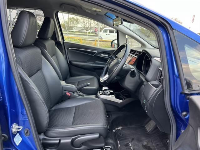 フィットハイブリッド Ｌパッケージ　禁煙　中期　純正ナビ／Ｂｌｕｅｔｏｏｔｈ　クルコン　ＣＴＢＡ　ＬＥＤヘッド　Ｐガラス　革巻きステア　電動格納ミラー　プラズマクラスター　プライムスムースコンビシート　スマートキー　Ｐスタート（16枚目）