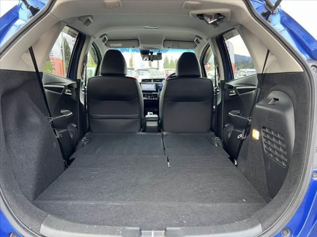 フィットハイブリッド Ｌパッケージ　禁煙　中期　純正ナビ／Ｂｌｕｅｔｏｏｔｈ　クルコン　ＣＴＢＡ　ＬＥＤヘッド　Ｐガラス　革巻きステア　電動格納ミラー　プラズマクラスター　プライムスムースコンビシート　スマートキー　Ｐスタート（21枚目）