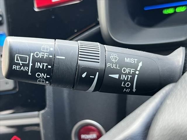 フィットハイブリッド Ｌパッケージ　禁煙　中期　純正ナビ／Ｂｌｕｅｔｏｏｔｈ　クルコン　ＣＴＢＡ　ＬＥＤヘッド　Ｐガラス　革巻きステア　電動格納ミラー　プラズマクラスター　プライムスムースコンビシート　スマートキー　Ｐスタート（26枚目）