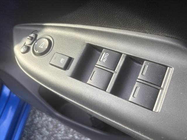 フィットハイブリッド Ｌパッケージ　禁煙　中期　純正ナビ／Ｂｌｕｅｔｏｏｔｈ　クルコン　ＣＴＢＡ　ＬＥＤヘッド　Ｐガラス　革巻きステア　電動格納ミラー　プラズマクラスター　プライムスムースコンビシート　スマートキー　Ｐスタート（31枚目）