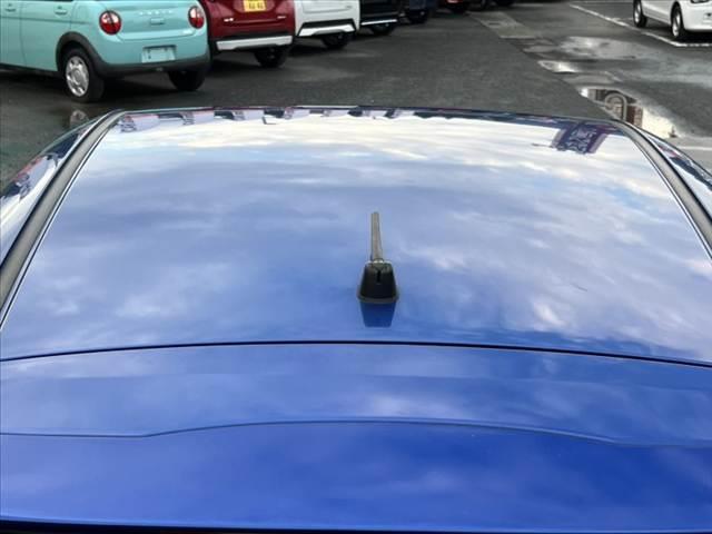 フィットハイブリッド Ｌパッケージ　禁煙　中期　純正ナビ／Ｂｌｕｅｔｏｏｔｈ　クルコン　ＣＴＢＡ　ＬＥＤヘッド　Ｐガラス　革巻きステア　電動格納ミラー　プラズマクラスター　プライムスムースコンビシート　スマートキー　Ｐスタート（52枚目）