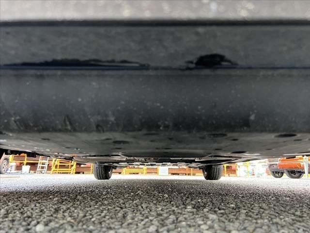 フィットハイブリッド Ｌパッケージ　禁煙　中期　純正ナビ／Ｂｌｕｅｔｏｏｔｈ　クルコン　ＣＴＢＡ　ＬＥＤヘッド　Ｐガラス　革巻きステア　電動格納ミラー　プラズマクラスター　プライムスムースコンビシート　スマートキー　Ｐスタート（53枚目）