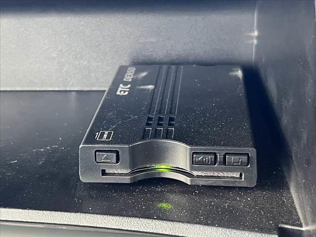 セレナ ２０Ｓ　後期　ＳＤナビ／地デジ　クルーズコントロール　電格ミラー　両側スライドドア　オートライト　ミラーウインカー　横滑り防止装置　ロールサンシェード　セキュリティアラーム　シートリフター　フロアマット（7枚目）