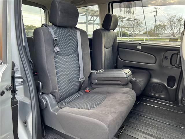 セレナ ２０Ｓ　後期　ＳＤナビ／地デジ　クルーズコントロール　電格ミラー　両側スライドドア　オートライト　ミラーウインカー　横滑り防止装置　ロールサンシェード　セキュリティアラーム　シートリフター　フロアマット（18枚目）