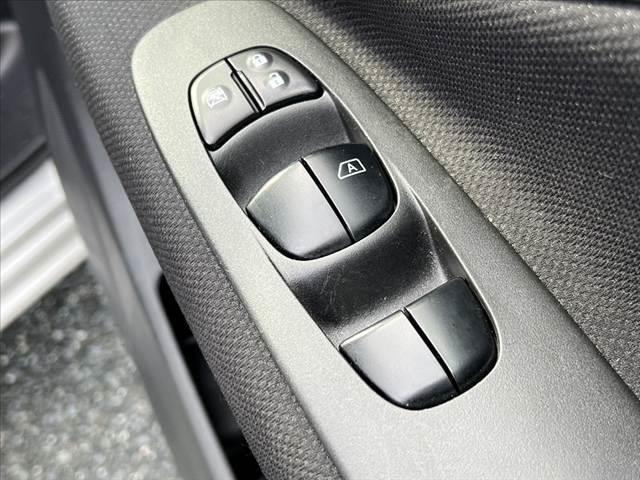 セレナ ２０Ｓ　後期　ＳＤナビ／地デジ　クルーズコントロール　電格ミラー　両側スライドドア　オートライト　ミラーウインカー　横滑り防止装置　ロールサンシェード　セキュリティアラーム　シートリフター　フロアマット（25枚目）