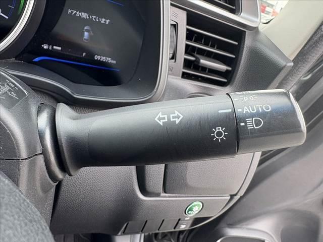 フィットハイブリッド Ｌパッケージ　純正８インチナビ／フルセグ／ＤＶＤ／ＢＴ　ＬＥＤヘッドライト　スマートキー　ＥＴＣ　バックモニター　ステリモ　クルーズコントロール　オートライト　ハーフレザーシート　プッシュスタート　シートリフター（33枚目）