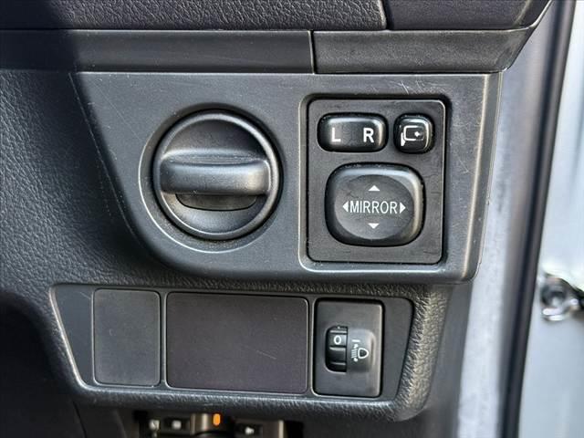 カローラフィールダー ハイブリッド 中期 禁煙 車検整備付 ナビ/フルセグ バックモニター 横滑り防止 電動格納ミラー ウィンカーミラー キーレス オートエアコン サイドバイザー フロアマット ヘッドライトレベライザー ETC(23枚目)