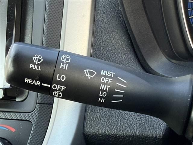 カローラフィールダー ハイブリッド 中期 禁煙 車検整備付 ナビ/フルセグ バックモニター 横滑り防止 電動格納ミラー ウィンカーミラー キーレス オートエアコン サイドバイザー フロアマット ヘッドライトレベライザー ETC(25枚目)