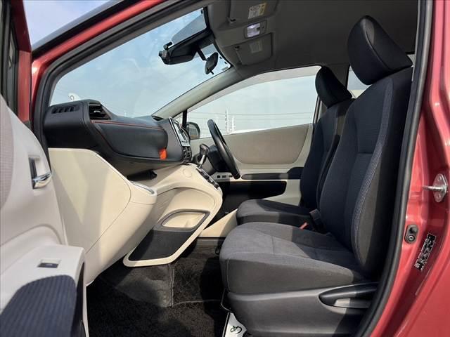 シエンタ ハイブリッドＧ　ＬＥＤヘッドライト　セーフティセンス　純正ナビ／フルセグ／ＤＶＤ／ＢＴ　バックモニター　両電スラ　スマートキー　プッシュスタート　ステリモ　ＥＴＣ　社外１５インチアルミホイール　オートライト　Ｐガラス（17枚目）