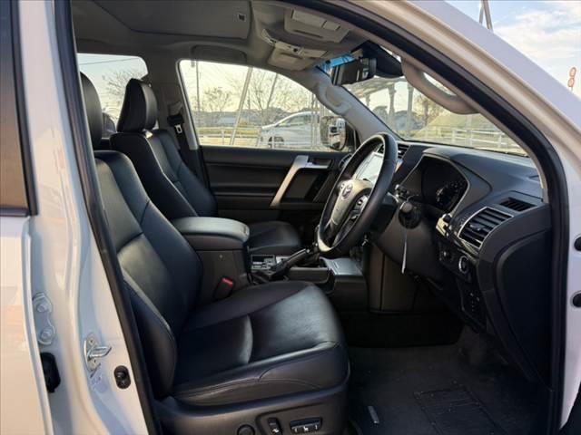 ランドクルーザープラド TX Lパッケージ 後期 7人 社外9インチナビ/Bluetooth サンルーフ Bカメラ ルーフレール クリソナ セーフティセンス LEDヘッド 革巻きステア パワーシート 快適温熱シート レーダークルーズ(16枚目)