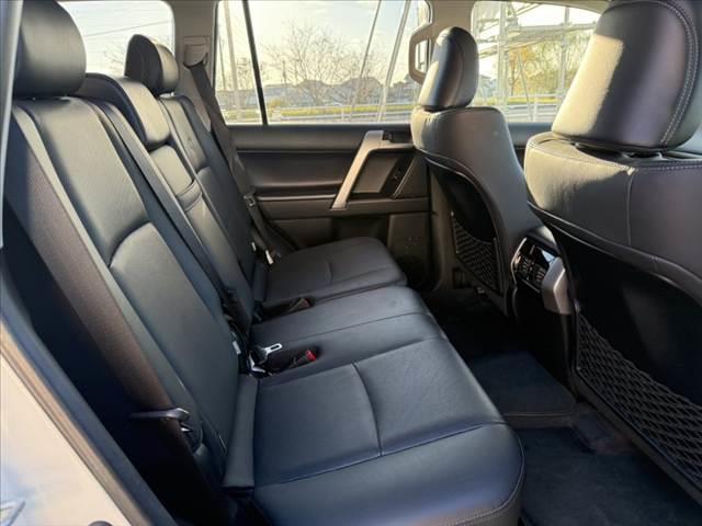 ランドクルーザープラド TX Lパッケージ 後期 7人 社外9インチナビ/Bluetooth サンルーフ Bカメラ ルーフレール クリソナ セーフティセンス LEDヘッド 革巻きステア パワーシート 快適温熱シート レーダークルーズ(18枚目)