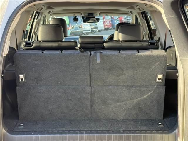 ランドクルーザープラド TX Lパッケージ 後期 7人 社外9インチナビ/Bluetooth サンルーフ Bカメラ ルーフレール クリソナ セーフティセンス LEDヘッド 革巻きステア パワーシート 快適温熱シート レーダークルーズ(20枚目)