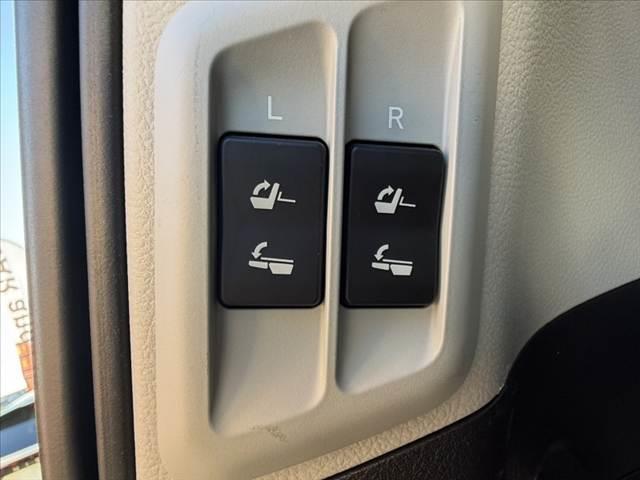 ランドクルーザープラド TX Lパッケージ 後期 7人 社外9インチナビ/Bluetooth サンルーフ Bカメラ ルーフレール クリソナ セーフティセンス LEDヘッド 革巻きステア パワーシート 快適温熱シート レーダークルーズ(22枚目)