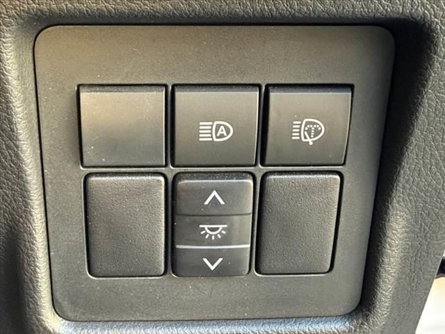 ランドクルーザープラド TX Lパッケージ 後期 7人 社外9インチナビ/Bluetooth サンルーフ Bカメラ ルーフレール クリソナ セーフティセンス LEDヘッド 革巻きステア パワーシート 快適温熱シート レーダークルーズ(28枚目)