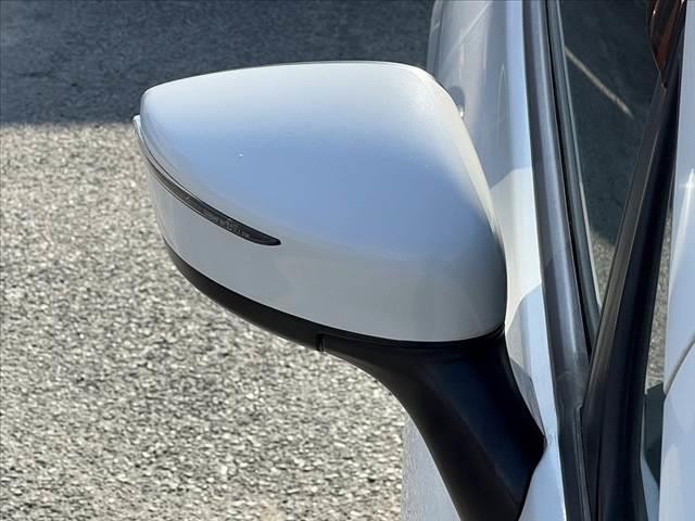 ノート S 車検整備付 後期 禁煙 エマージェンシーブレーキ 純正SDナビ/フルセグ/Bluetooth コーナーセンサー オートライト ミラーウィンカー ヘッドライトレベライザー 横滑り防止 フロアマット(34枚目)