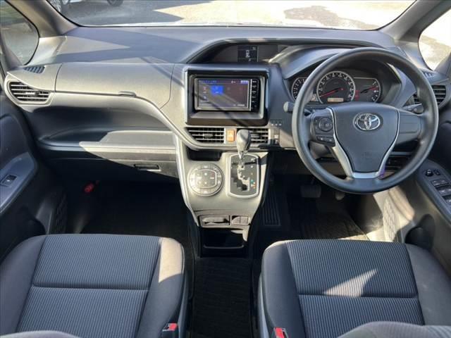 ノア Ｘ　Ｖパッケージ　車検整備付　禁煙　純正ナビ／Ｂｌｕｅｔｏｏｔｈ　バックカメラ　ＥＴＣ　両側スライドドア　ドラレコ　ステリモ　電格ミラー　ＡＣソケット　シートリフター　キーレスエントリー　パワーウィンドウ　ＩＳＯＦＩＸ（2枚目）