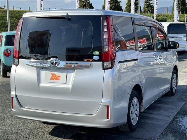 ノア Ｘ　Ｖパッケージ　車検整備付　禁煙　純正ナビ／Ｂｌｕｅｔｏｏｔｈ　バックカメラ　ＥＴＣ　両側スライドドア　ドラレコ　ステリモ　電格ミラー　ＡＣソケット　シートリフター　キーレスエントリー　パワーウィンドウ　ＩＳＯＦＩＸ（13枚目）