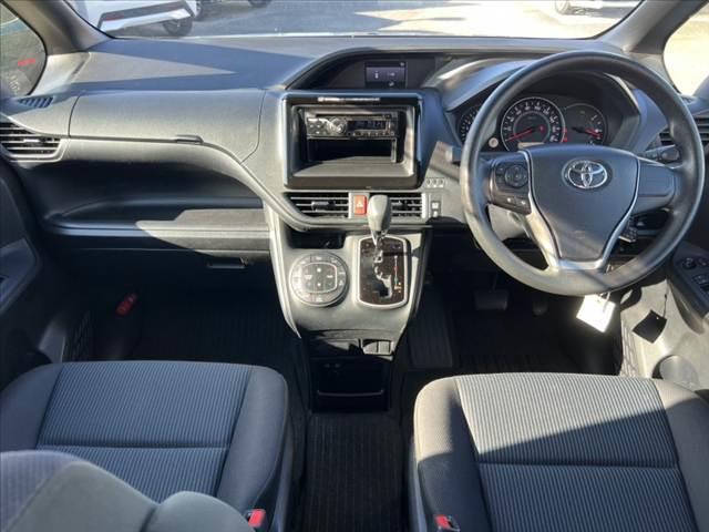 ノア Ｘ　後期　車検整備付　禁煙車　セーフティセンスＣ　電動スライドドア　電動格納ミラー　Ａストップ　ステリモ　シートリフター　シートバックテーブル　ＥＴＣ　キーレス　ロールサンシェード　アームレスト　バイザー（2枚目）