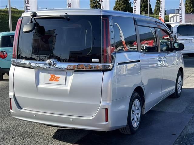 ノア Ｘ　後期　車検整備付　禁煙車　セーフティセンスＣ　電動スライドドア　電動格納ミラー　Ａストップ　ステリモ　シートリフター　シートバックテーブル　ＥＴＣ　キーレス　ロールサンシェード　アームレスト　バイザー（13枚目）