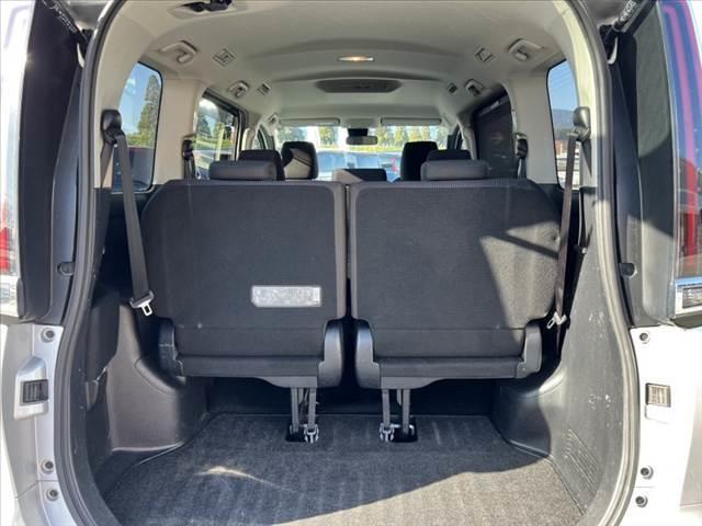 ノア Ｘ　後期　車検整備付　禁煙車　セーフティセンスＣ　電動スライドドア　電動格納ミラー　Ａストップ　ステリモ　シートリフター　シートバックテーブル　ＥＴＣ　キーレス　ロールサンシェード　アームレスト　バイザー（21枚目）