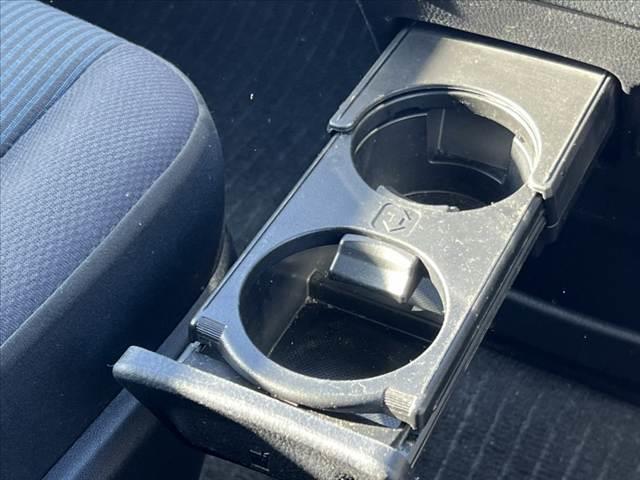 ノア Ｘ　後期　車検整備付　禁煙車　セーフティセンスＣ　電動スライドドア　電動格納ミラー　Ａストップ　ステリモ　シートリフター　シートバックテーブル　ＥＴＣ　キーレス　ロールサンシェード　アームレスト　バイザー（35枚目）