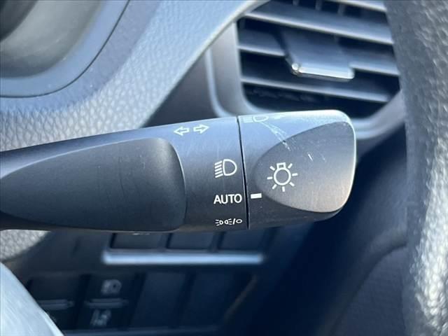 ノア Ｘ　後期　車検整備付　禁煙車　セーフティセンスＣ　電動スライドドア　電動格納ミラー　Ａストップ　ステリモ　シートリフター　シートバックテーブル　ＥＴＣ　キーレス　ロールサンシェード　アームレスト　バイザー（40枚目）