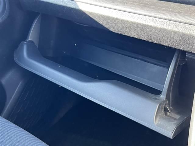 ノア Ｘ　後期　車検整備付　禁煙車　セーフティセンスＣ　電動スライドドア　電動格納ミラー　Ａストップ　ステリモ　シートリフター　シートバックテーブル　ＥＴＣ　キーレス　ロールサンシェード　アームレスト　バイザー（45枚目）