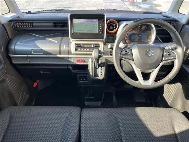 スペーシアギア ハイブリッドＸＺ　ターボ　禁煙　ツートン　社外フルセグナビ／Ｂｌｕｅｔｏｏｔｈ　両側電動スライドドア　セーフティサポート　ＬＥＤヘッド　革巻きステア　アームレスト　シートヒーター　スマートキー　Ｐスタート（2枚目）