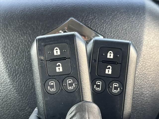 スペーシアギア ハイブリッドＸＺ　ターボ　禁煙　ツートン　社外フルセグナビ／Ｂｌｕｅｔｏｏｔｈ　両側電動スライドドア　セーフティサポート　ＬＥＤヘッド　革巻きステア　アームレスト　シートヒーター　スマートキー　Ｐスタート（42枚目）